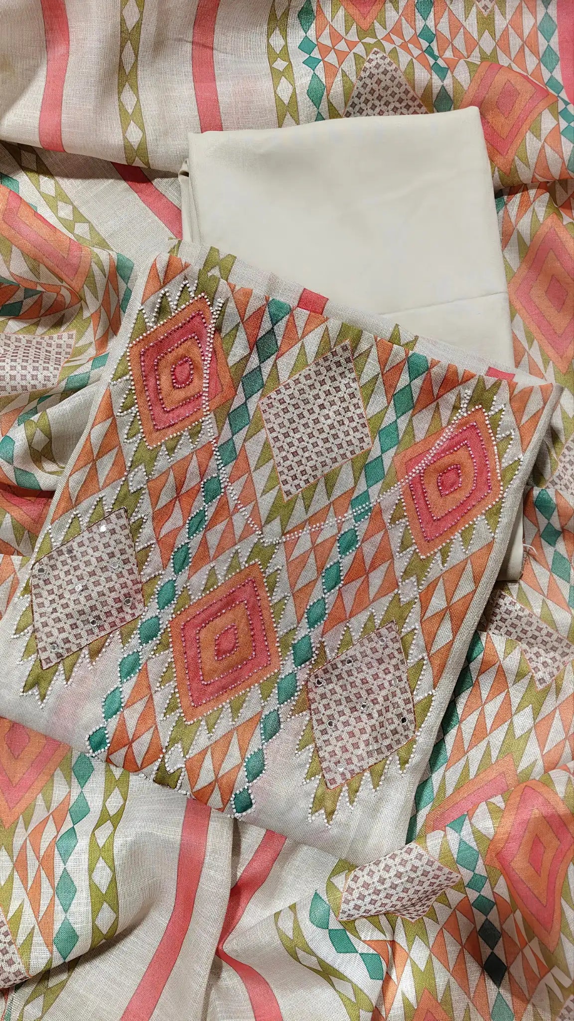Graceful Pattern Unstitched Suit Set