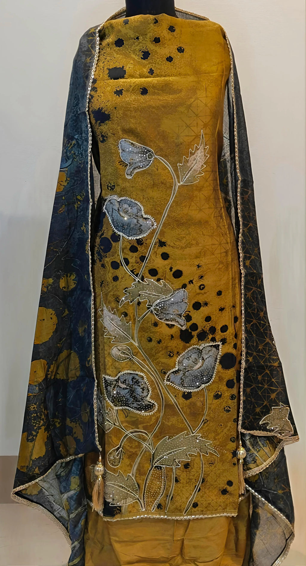 Amber Noir Artistic Embroidered Suit Set